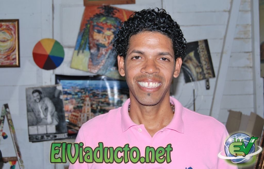 Stanley Pérez artista del pincel de Moca